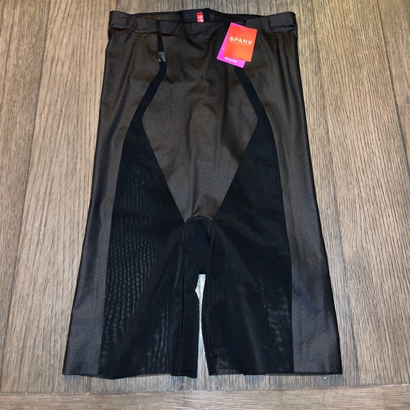 8/19 NFS- Haute Contour High waisted Short - Picture 8 of 11